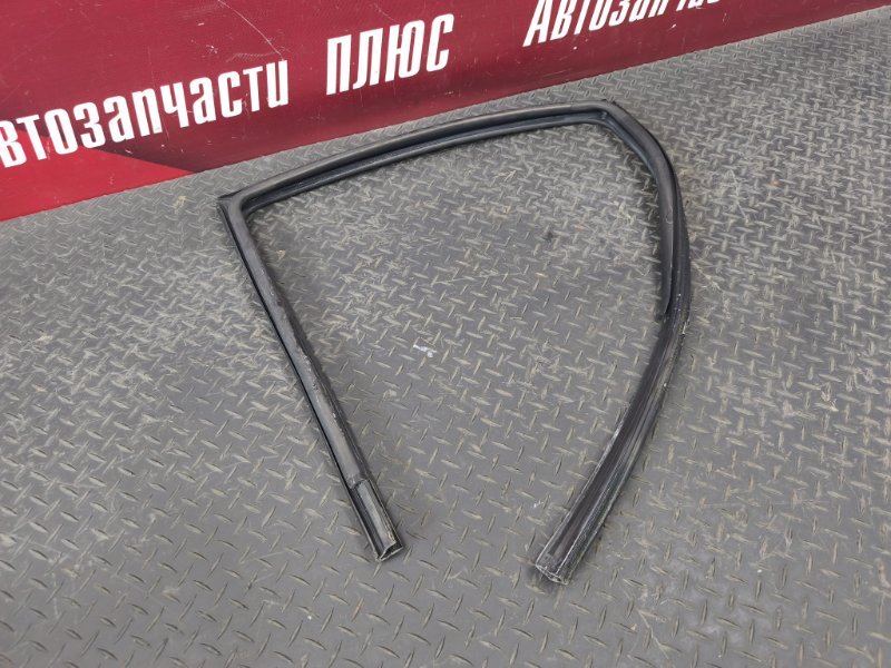 Уплотнитель стекла      двери
