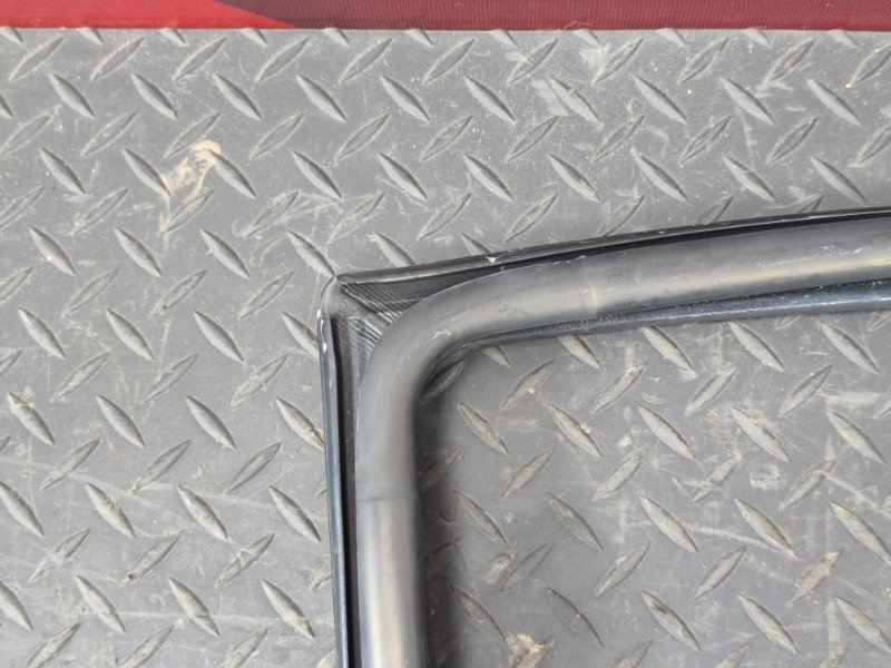 Уплотнитель стекла      двери