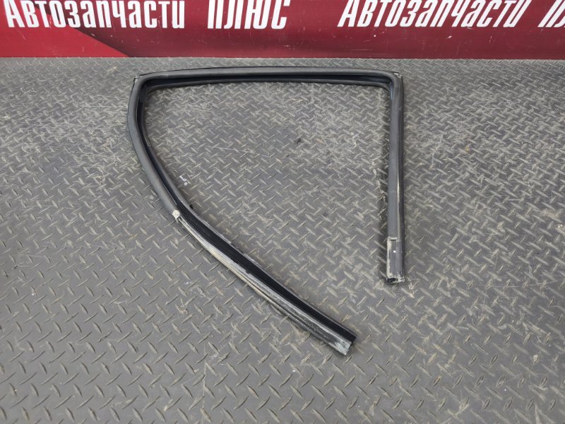 Уплотнитель стекла      двери