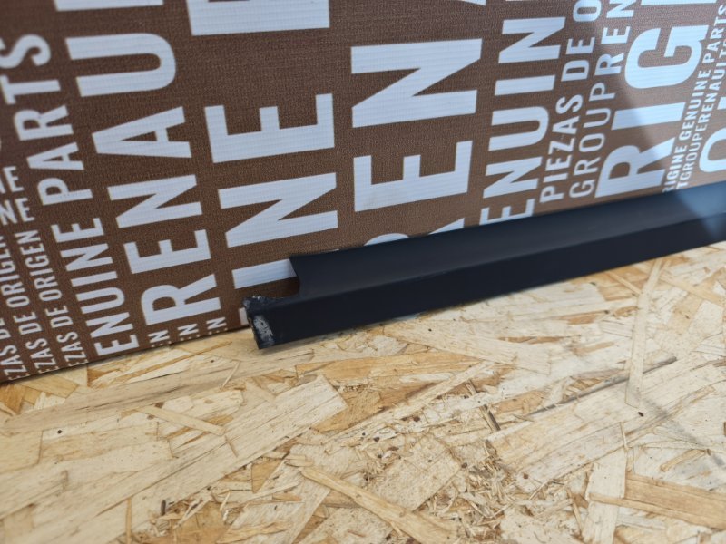 Уплотнитель стекла двери внешний