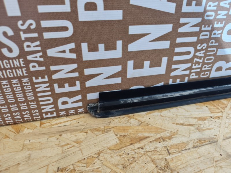 Уплотнитель стекла двери внешний