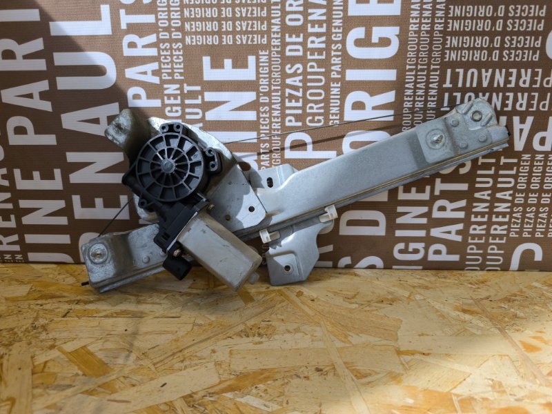 Стеклоподъемник    двери