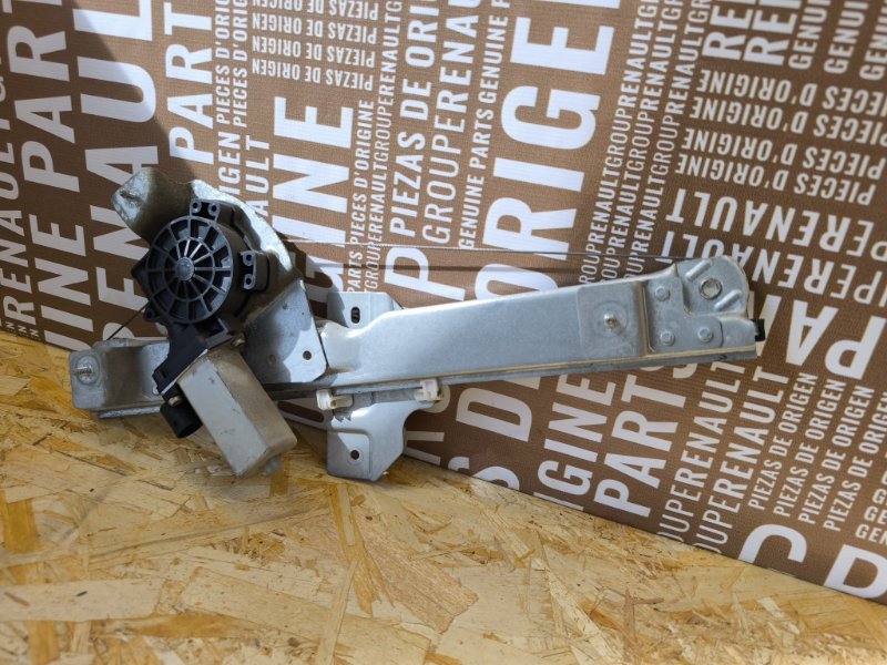 Стеклоподъемник    двери