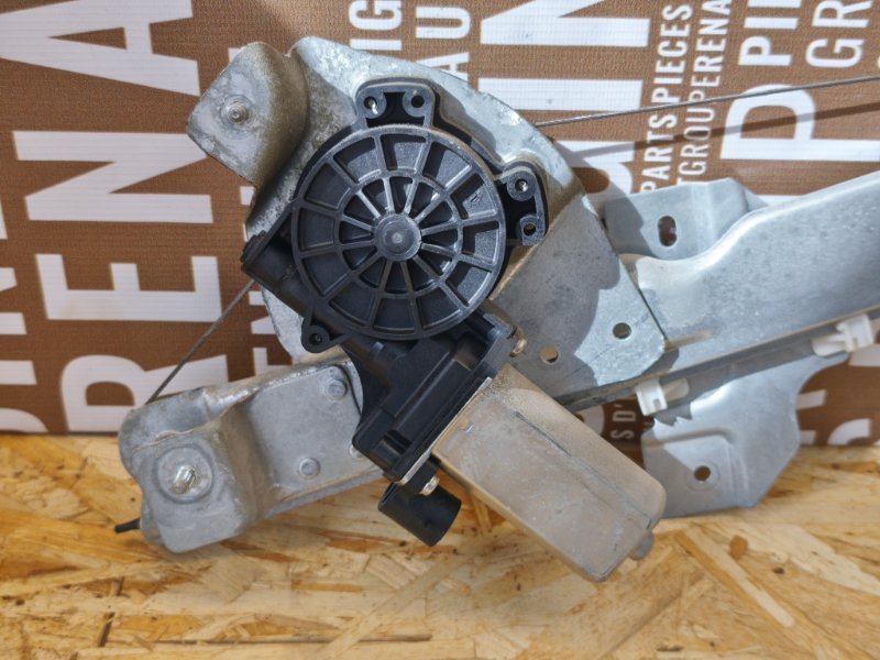 Стеклоподъемник    двери