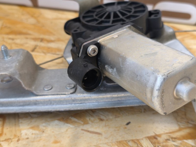 Стеклоподъемник    двери