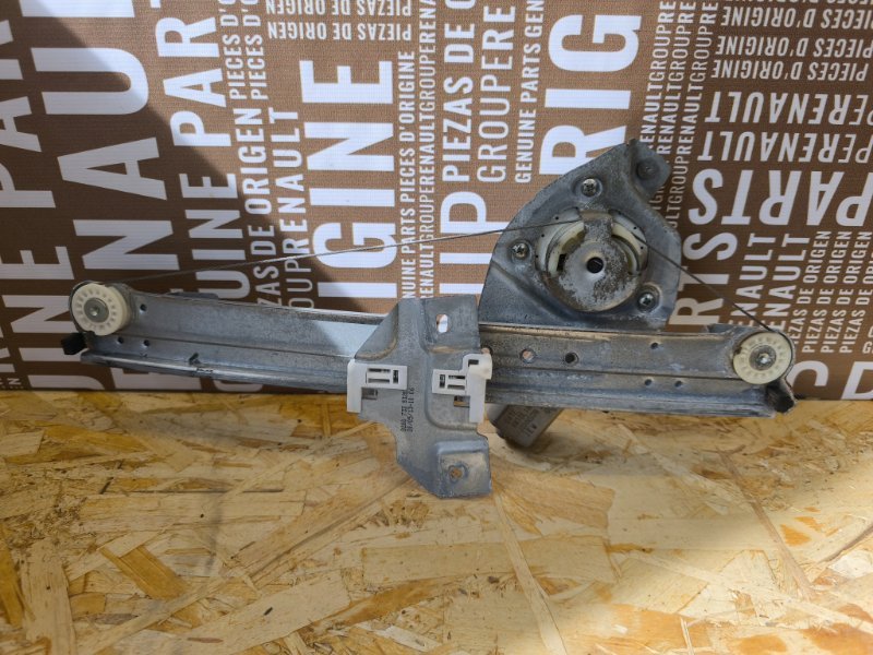 Стеклоподъемник    двери