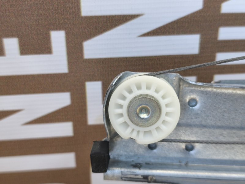 Стеклоподъемник    двери