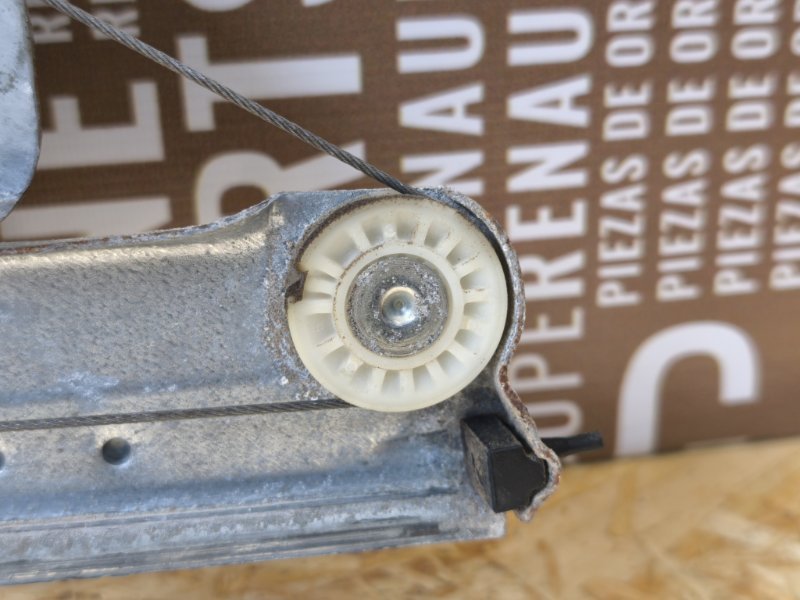 Стеклоподъемник    двери