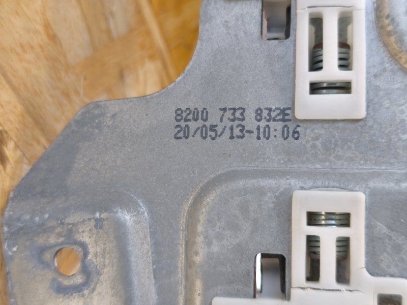 Стеклоподъемник    двери