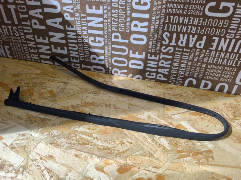 Уплотнитель двери