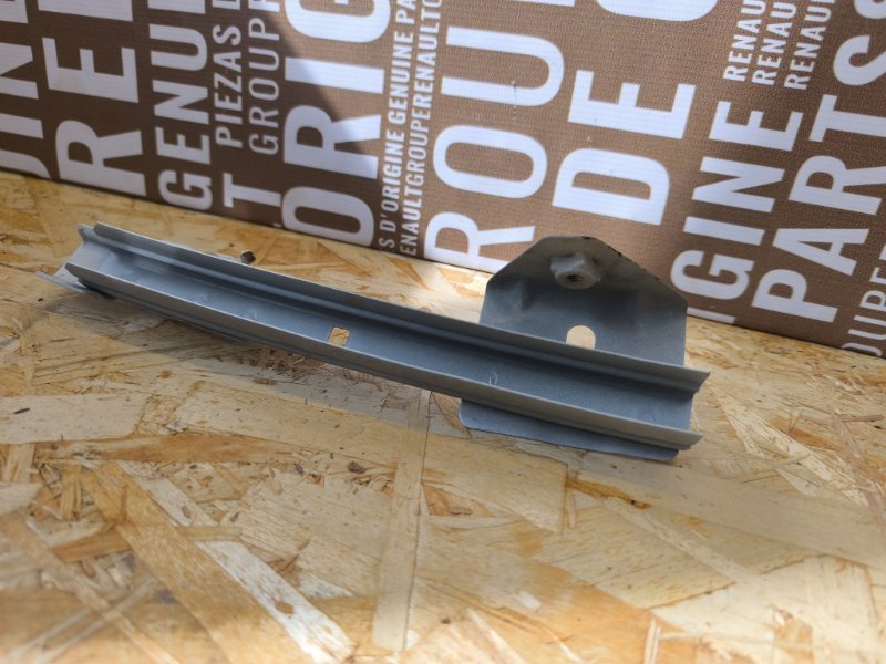 Направляющая стекла     двери