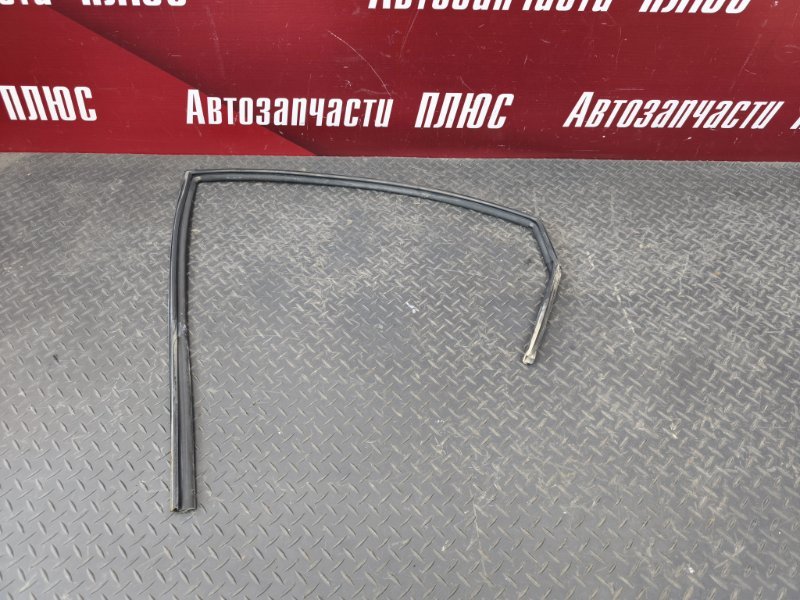 Уплотнитель стекла двери