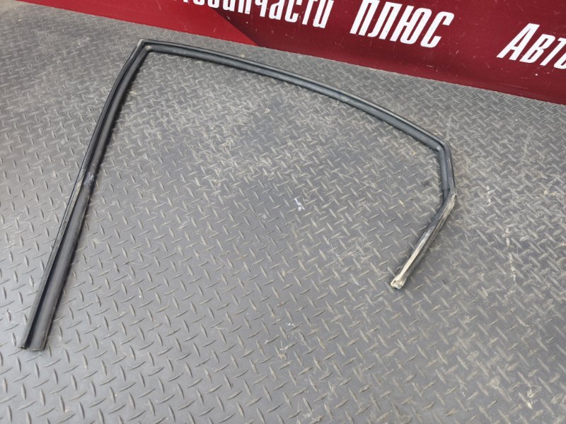 Уплотнитель стекла двери