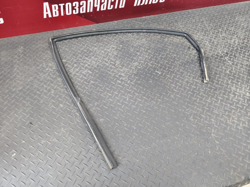 Уплотнитель стекла двери