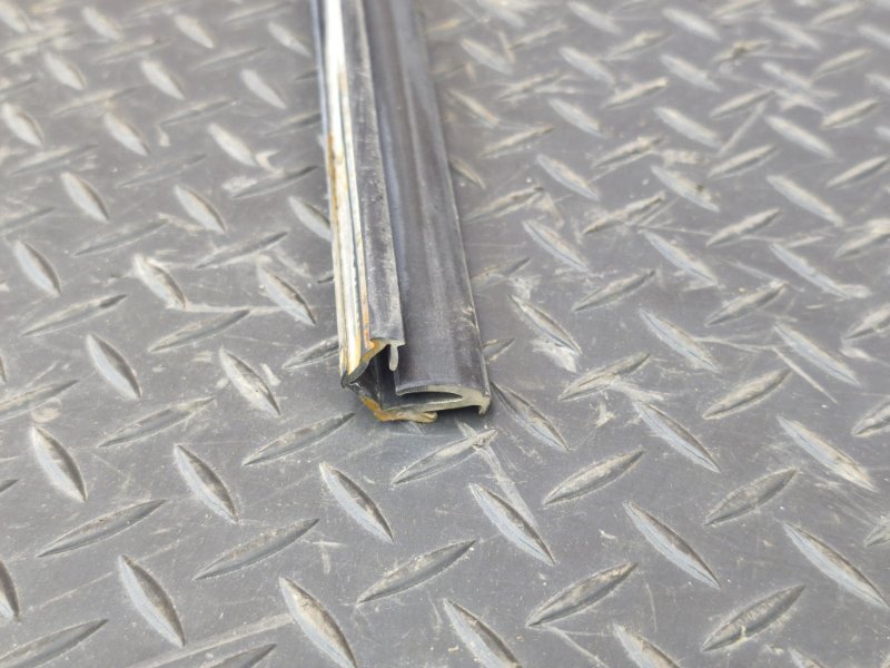 Уплотнитель стекла двери