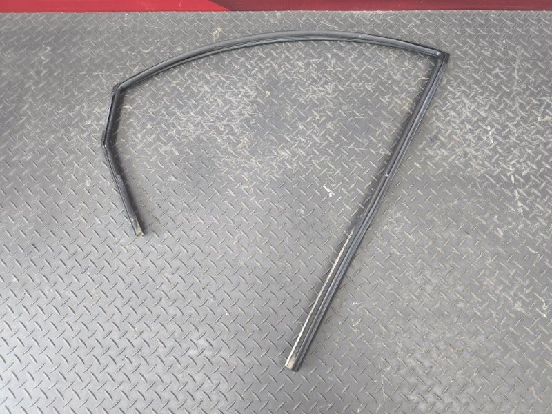 Уплотнитель стекла двери