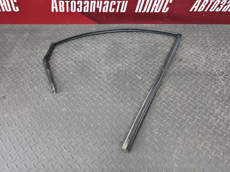 Уплотнитель стекла двери