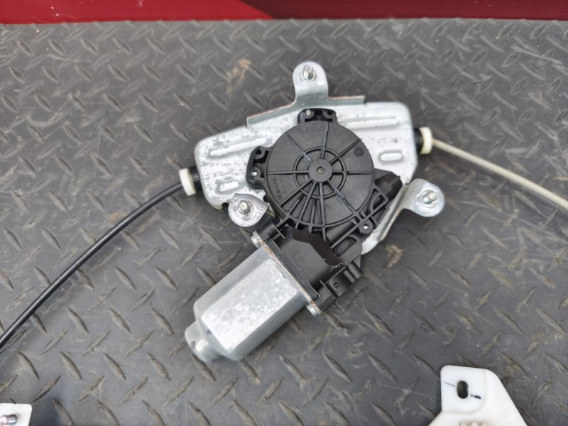 Стеклоподъемник    двери