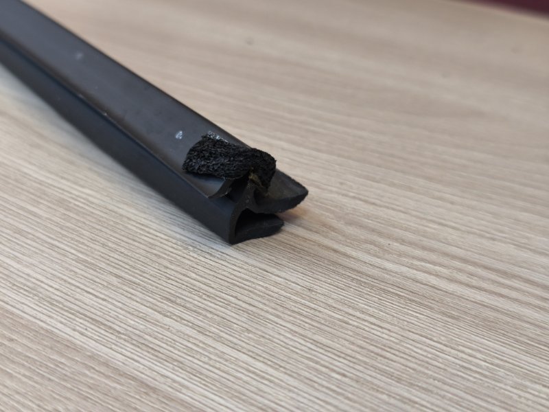 Уплотнитель стекла двери внутренний