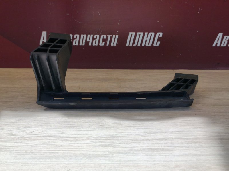 Направляющая стекла двери