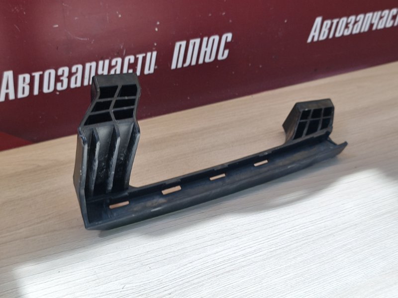 Направляющая стекла двери