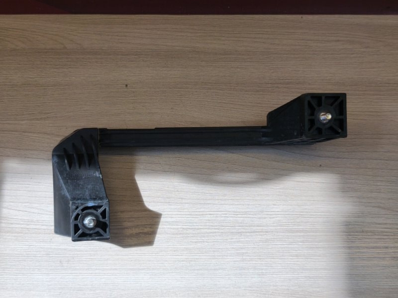 Направляющая стекла двери