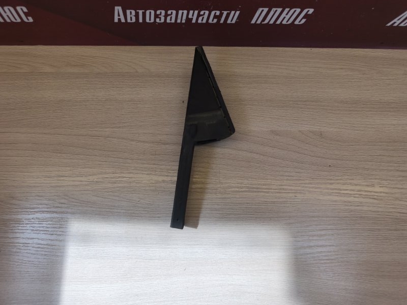 Направляющая стекла двери