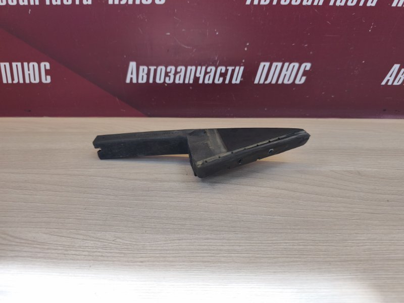 Направляющая стекла двери