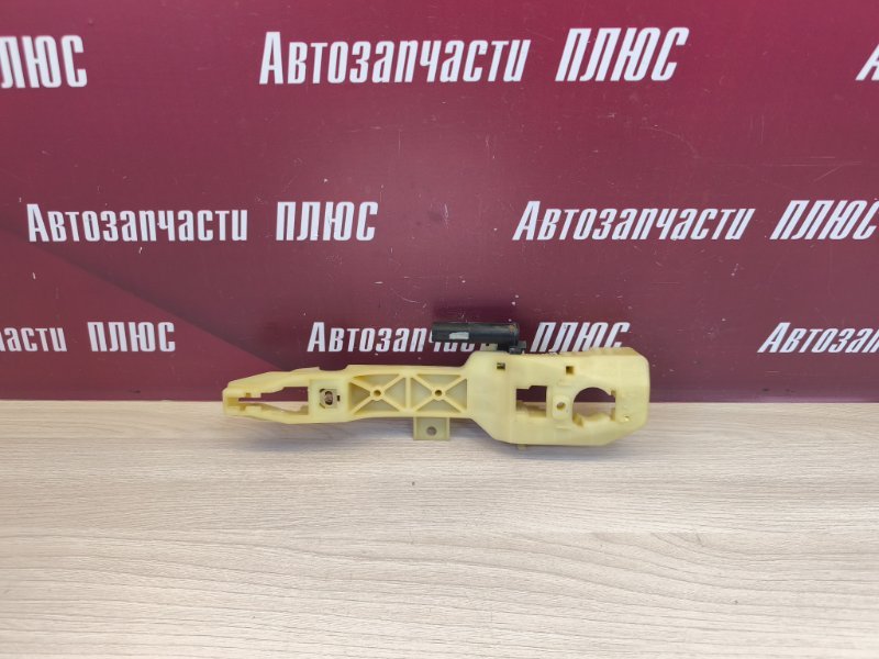 Кронштейн ручки двери