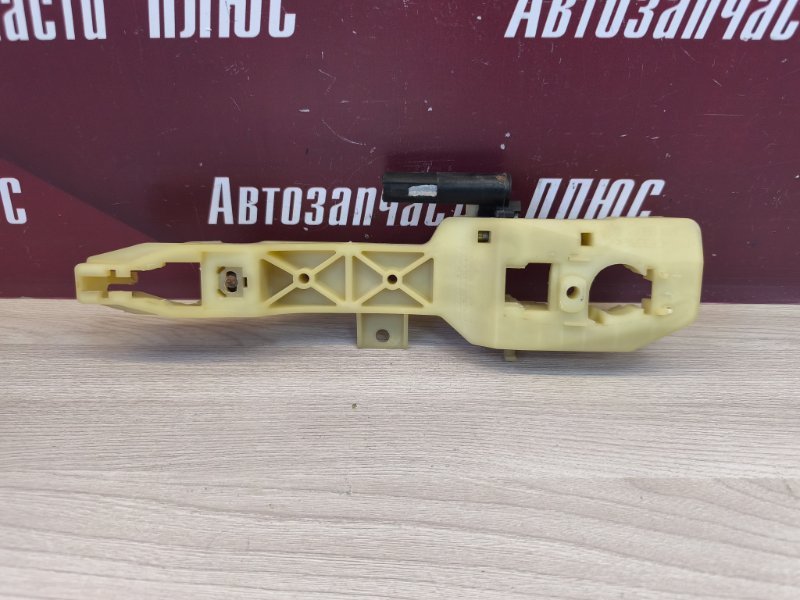 Кронштейн ручки двери