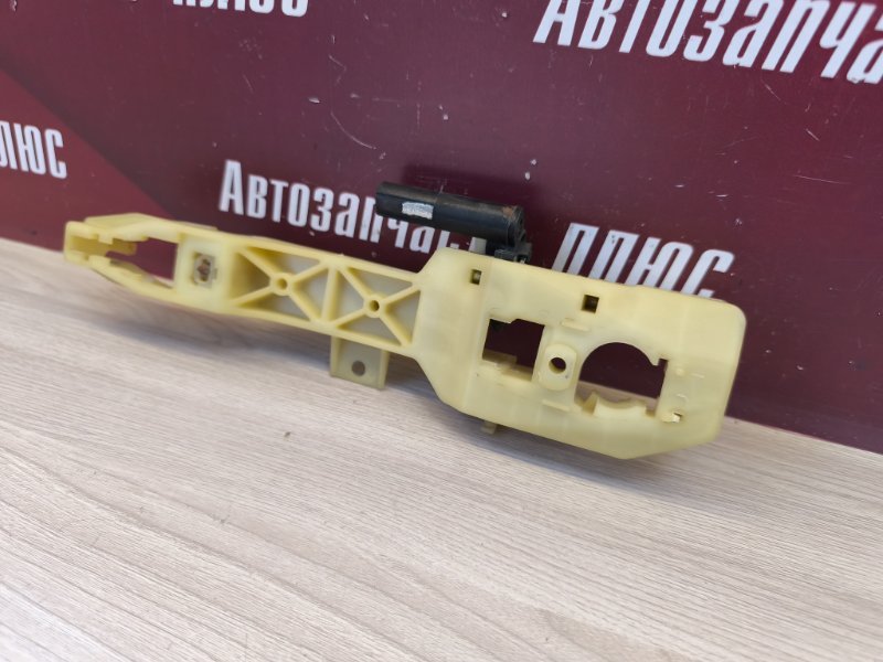 Кронштейн ручки двери