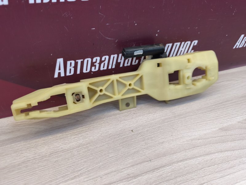 Кронштейн ручки двери