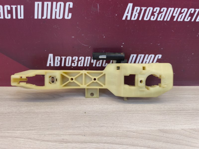 Кронштейн ручки двери