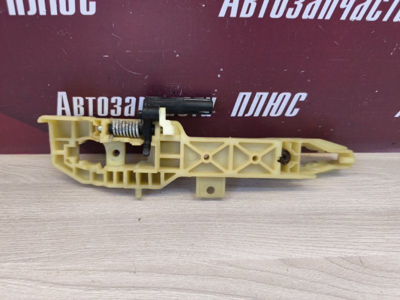 Кронштейн ручки двери