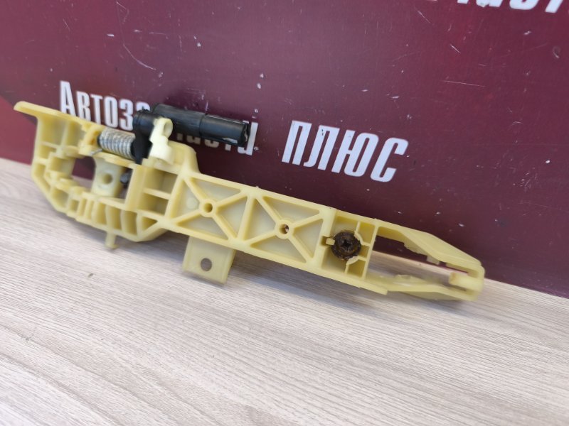 Кронштейн ручки двери