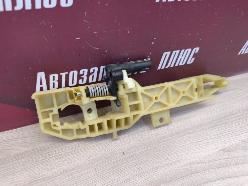 Кронштейн ручки двери