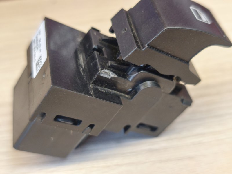 Кнопка стеклоподъемника