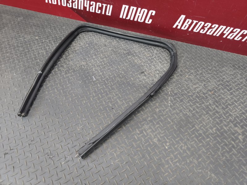 Уплотнитель стекла двери