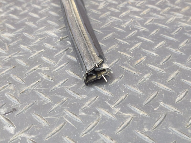 Уплотнитель стекла двери