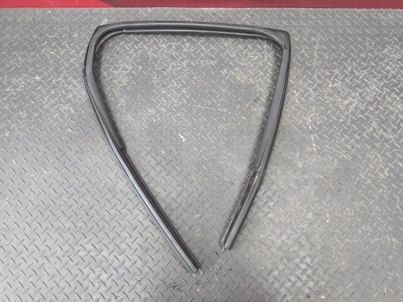 Уплотнитель стекла двери