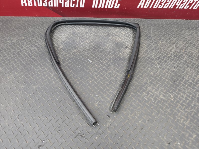 Уплотнитель стекла двери