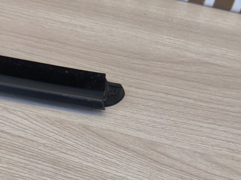 Уплотнитель стекла двери внешний