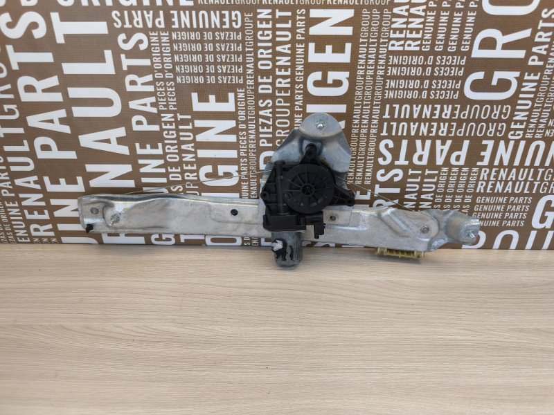 Стеклоподъемник    двери