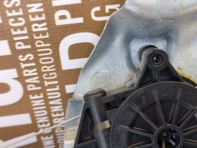 Стеклоподъемник    двери