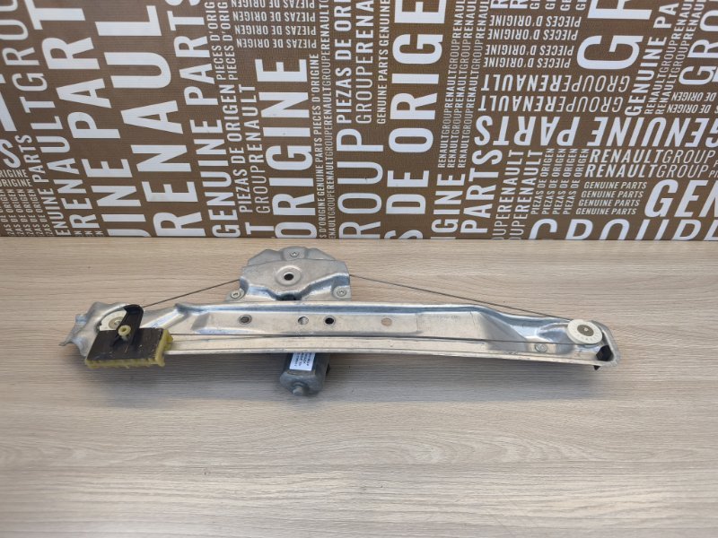 Стеклоподъемник    двери