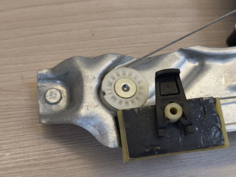 Стеклоподъемник    двери