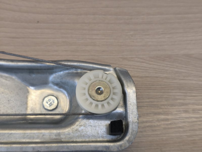 Стеклоподъемник    двери