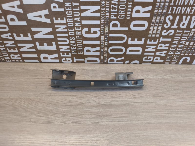 Направляющая стекла двери