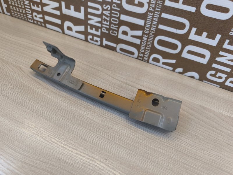 Направляющая стекла двери