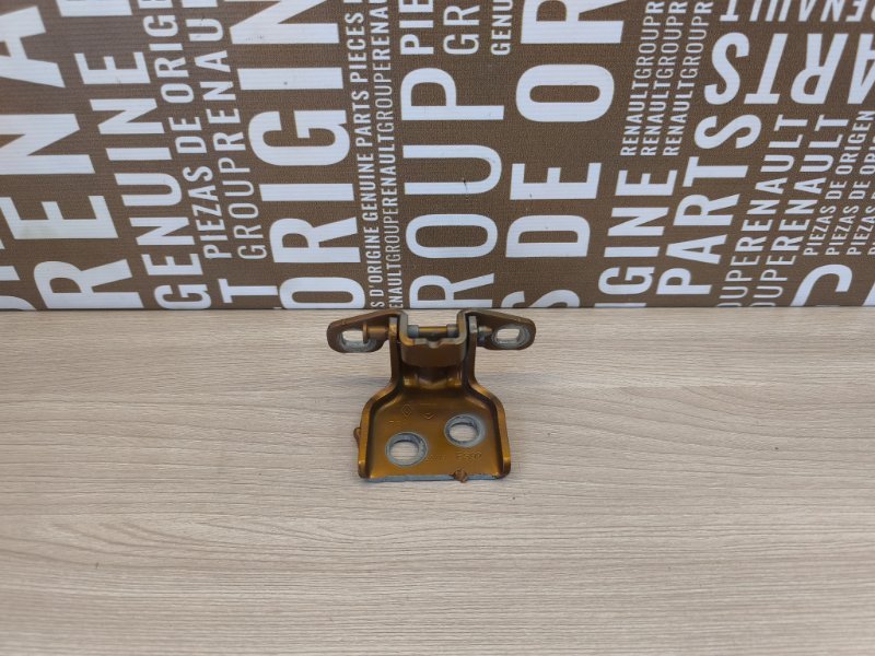 Петля двери